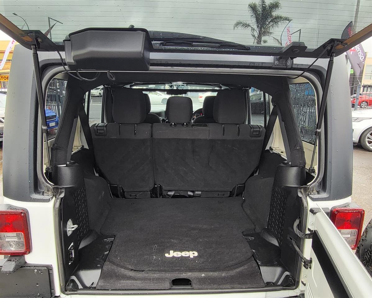 2016 Jeep Wrangler - Image 11