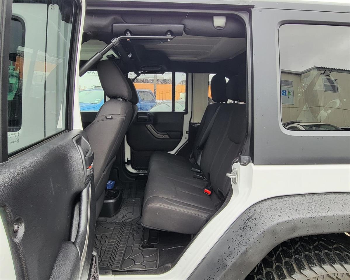 2016 Jeep Wrangler - Image 12