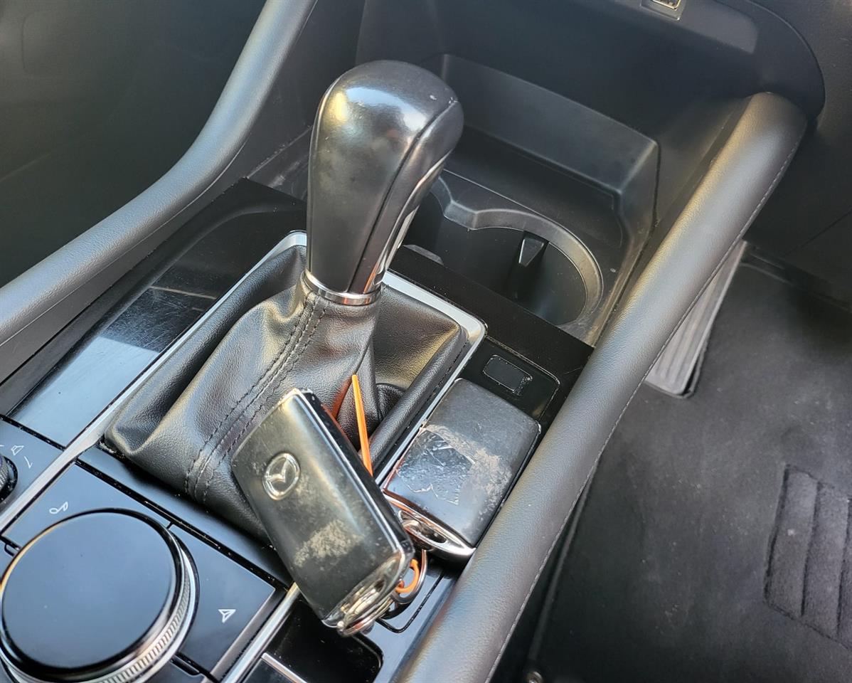 2021 Mazda Axela - Image 12