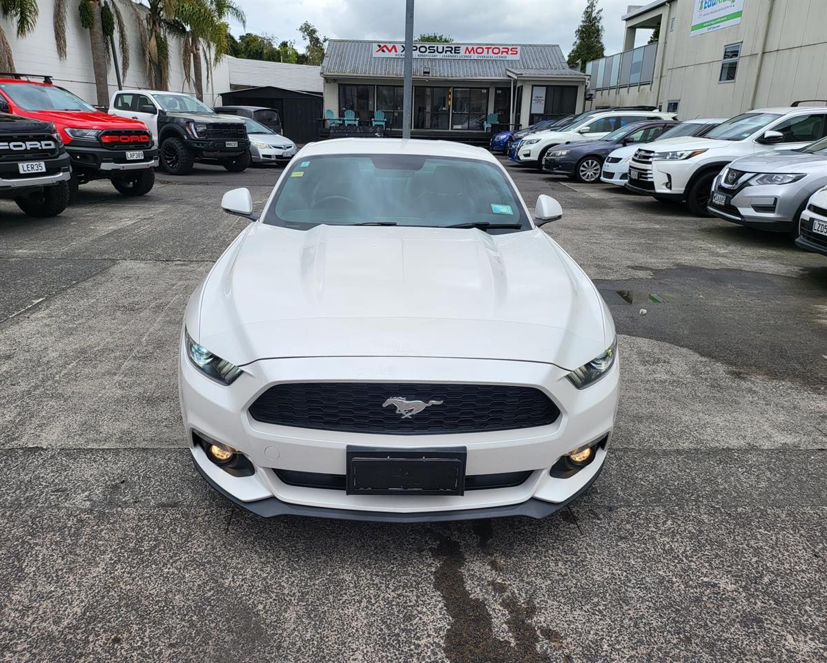2018 Ford Mustang 2.3L FASTBACK - Image 2
