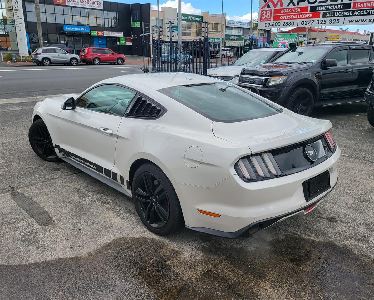 2018 Ford Mustang 2.3L FASTBACK - Image 5