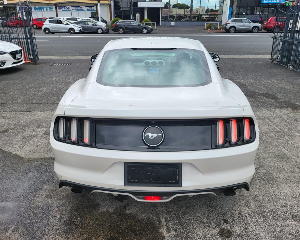 2018 Ford Mustang 2.3L FASTBACK - Image 7