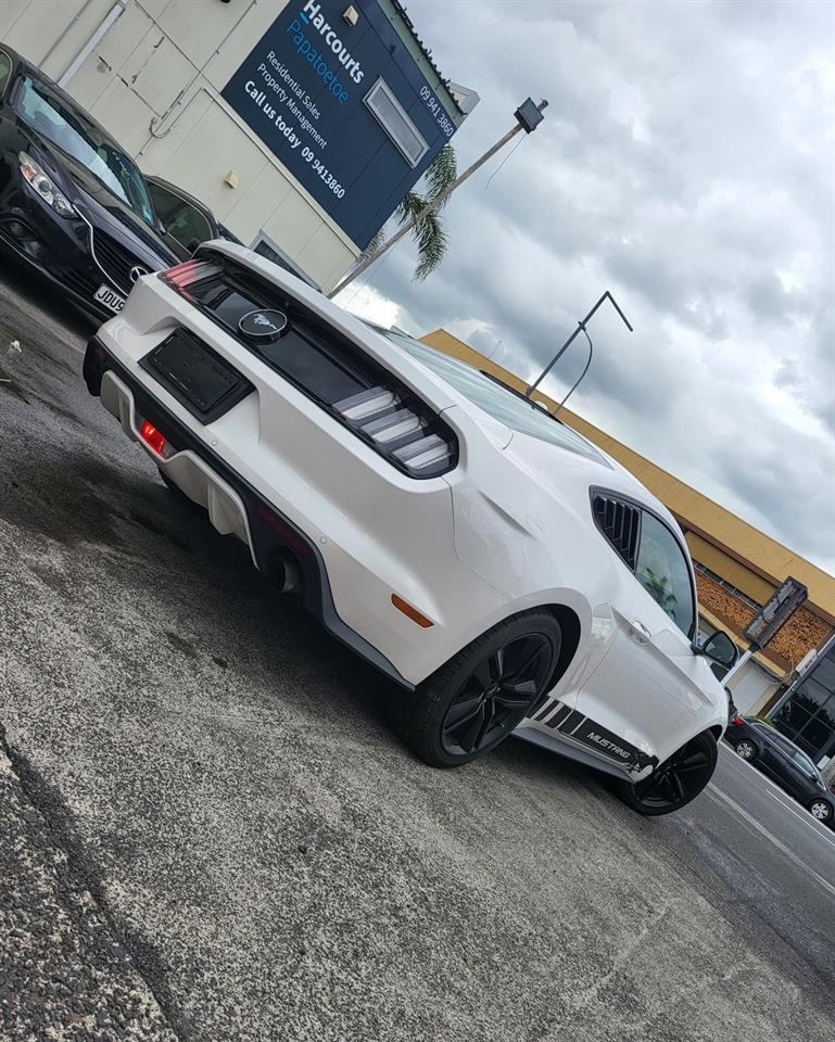 2018 Ford Mustang 2.3L FASTBACK - Image 8