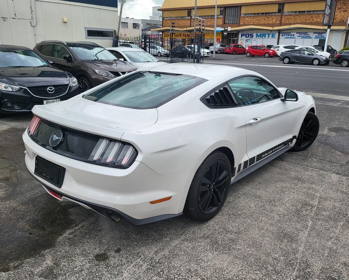 2018 Ford Mustang 2.3L FASTBACK - Image 9
